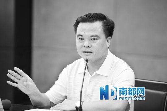 黄少峰简历黄少峰身为党员领导干部,理想信念缺失,政治上蜕变,经济上