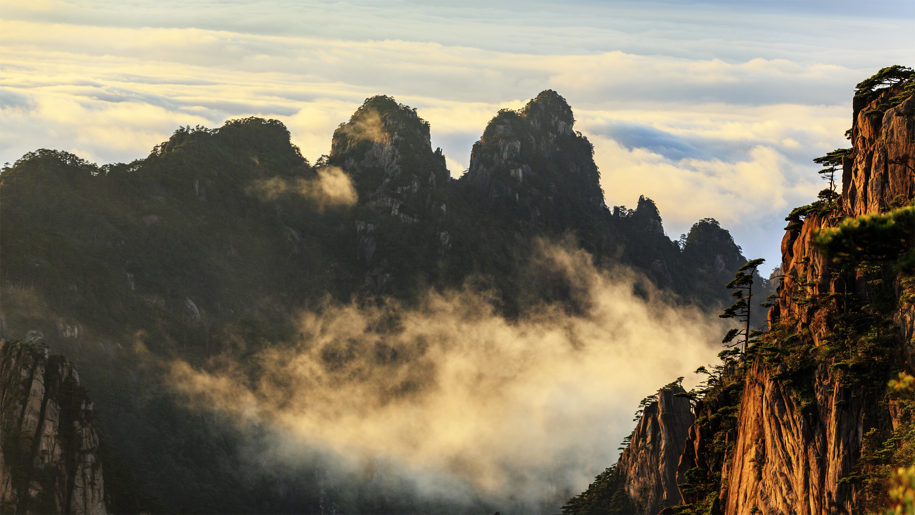 黄山"云海佛光"瞬息万变