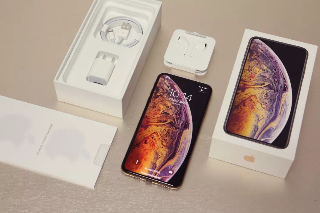 iPhone Xs Max真机上手：这个新金色你喜欢吗？_屏幕