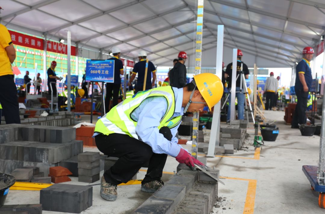 全国砌筑工大赛总决赛冠军许纪平