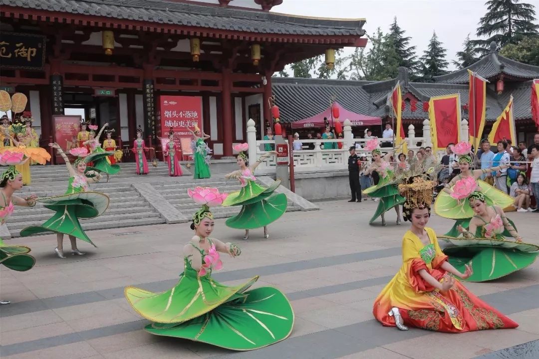 除传统项目外,民俗大联欢,民族风情舞蹈,胡姬酒肆,大唐鼓宴等民俗