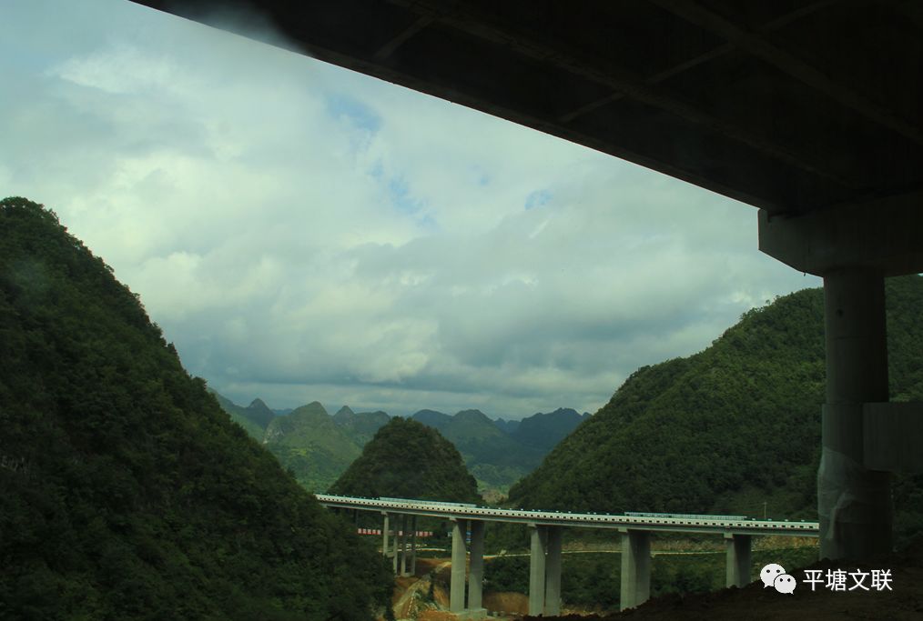 通往平塘特大桥观景台的道路