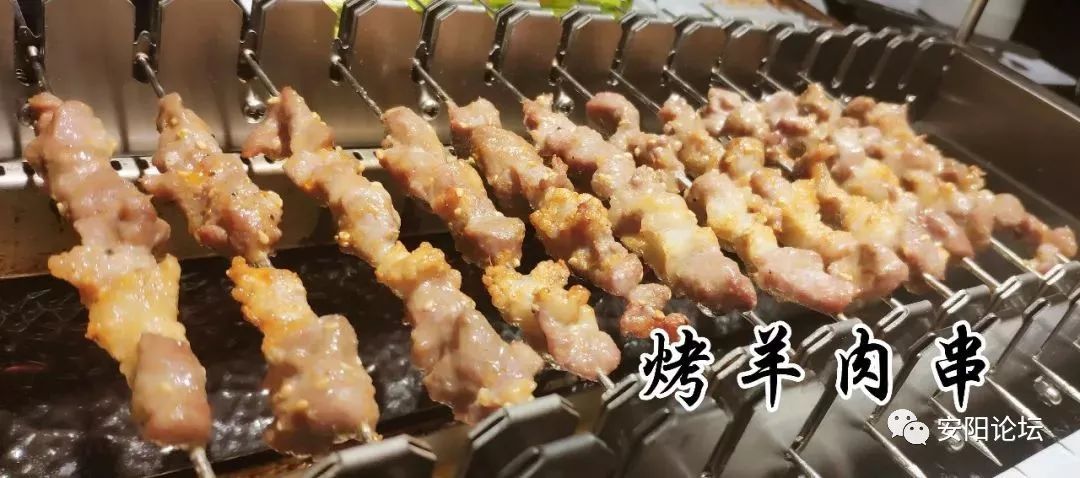 这家烧烤店招牌羊肉串就卖1元1串,你不信?那我就先去吃了