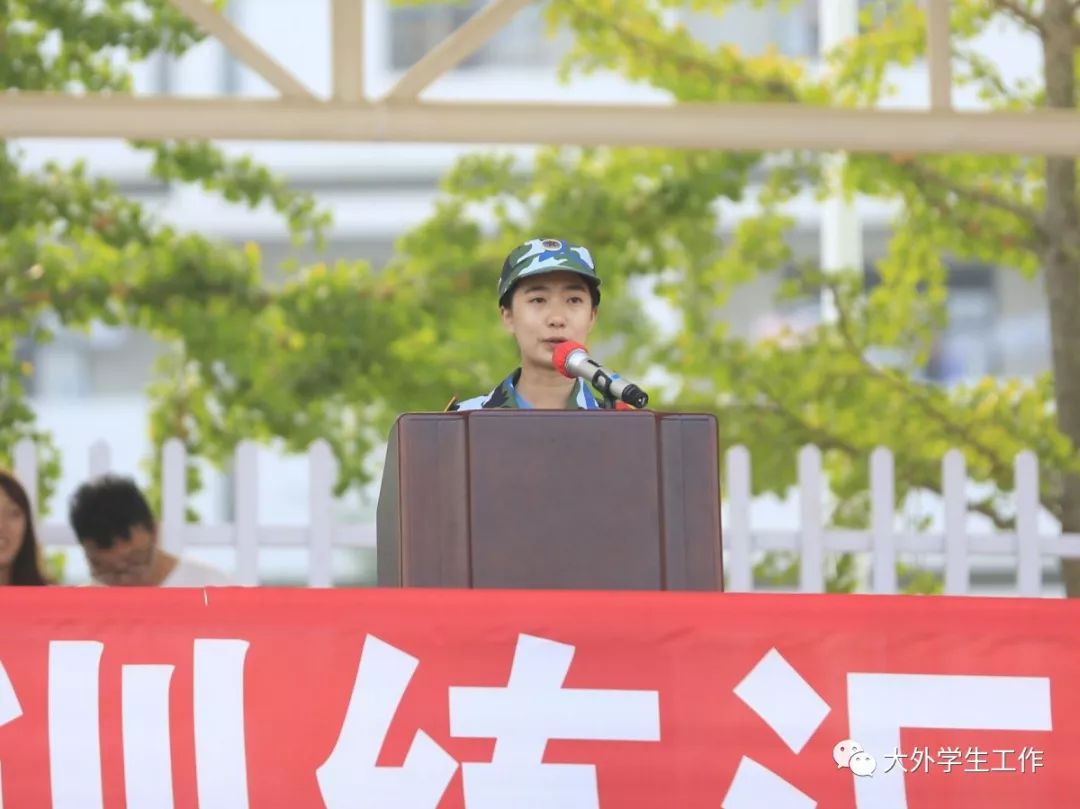 2018级新生代表 软件学院王雨竹发言