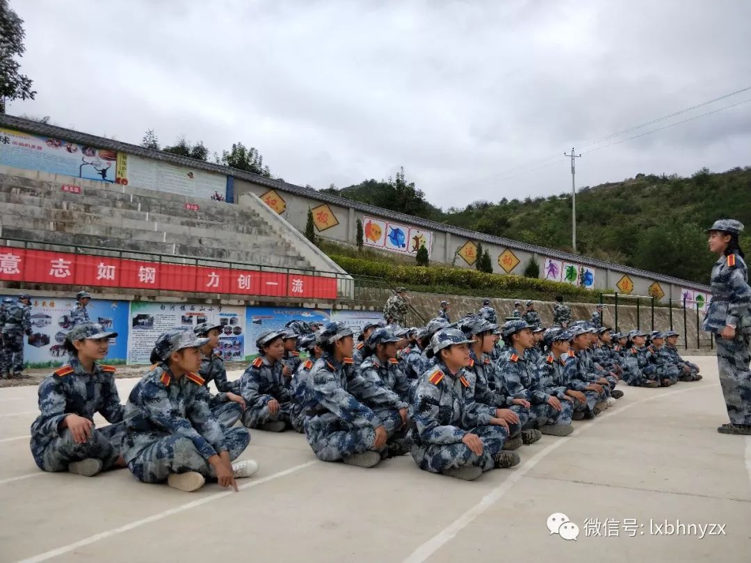 迷彩军训,伴我同行——白河农中军训暨国防教育活动圆满结束