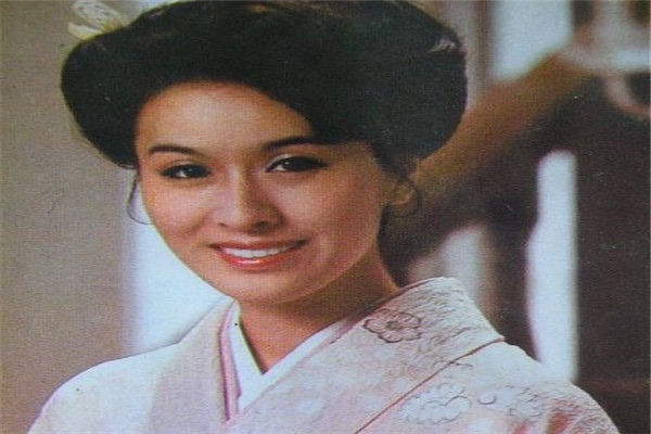 栗原小卷:80年代中国观众的梦中情人,73岁至今未婚身段苗条