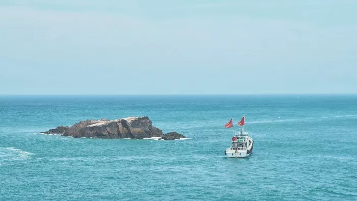 在从西向东有黄兴岛,庙子湖岛,青浜岛,东福山岛四个岛,淳朴的渔民日复