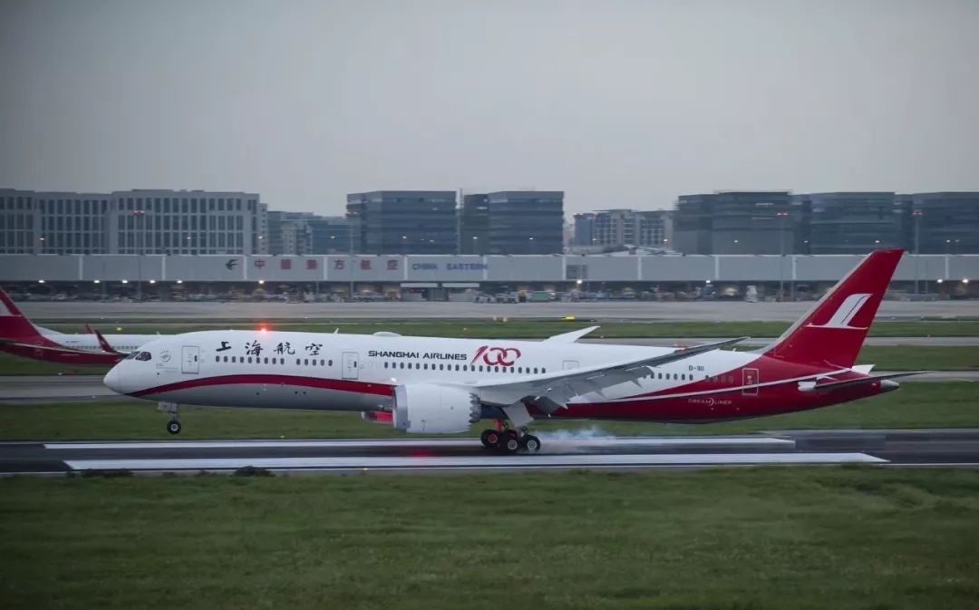上海航空首架波音787-9客机交付