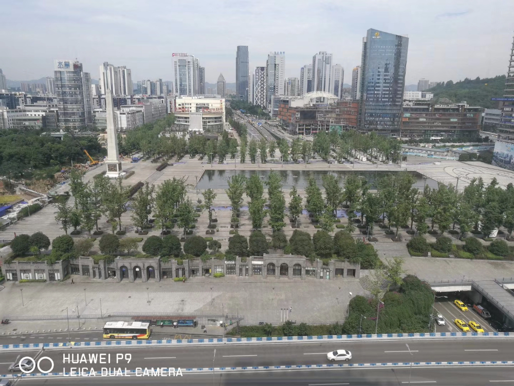 正文  重庆两江幸福广场坐落在重庆市渝北区大竹林街道,属于重庆