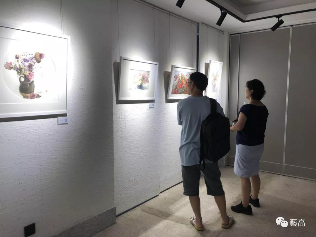 头条水漾华年北京水彩艺术研究院师生作品展苏州站开幕式