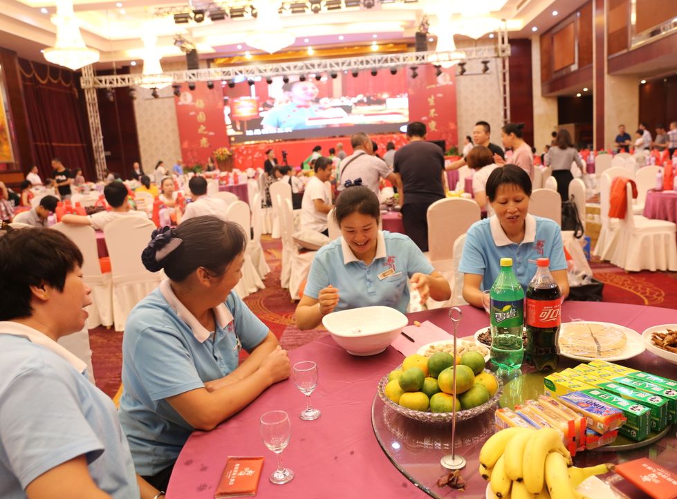 晚会回顾 中秋团圆夜,月是梅园明