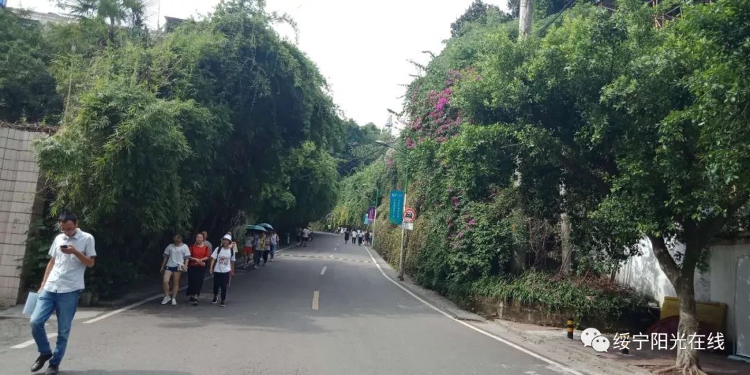 绥宁有多少人口_悲剧 又是车祸 绥宁一大巴在洞口发生车祸,造成人员伤亡(2)