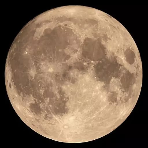 月球表面的明暗特征,图片来自维基百科