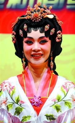 李淑勤佛山话剧团"老戏骨"的影视光芒1992年,佛山话剧团演员鲁牛在