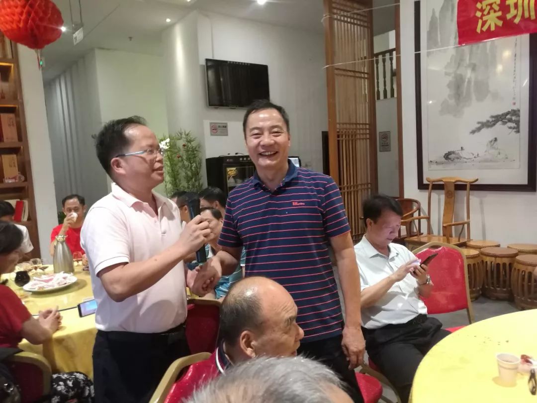 一中校友会欢庆教师节座谈会赋诗一首鹏城握手偶咏赖想祥今天话母校