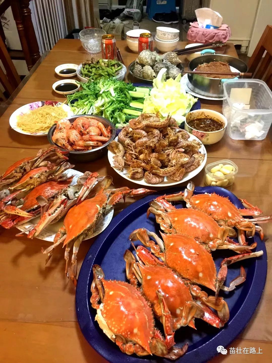 老邻居红卫家的晚餐,海鲜大餐从青岛直达.
