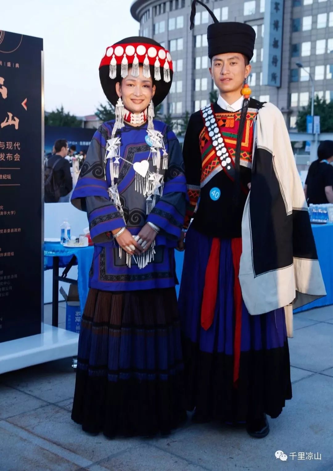 民族文化||刚刚,凉山这个县把彝族服饰文化带上了国际