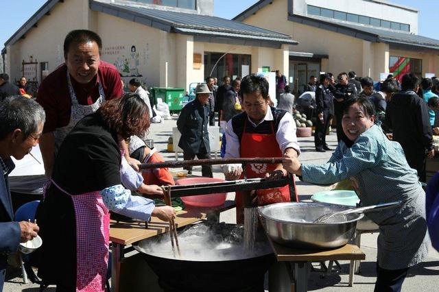 鄂尔多斯折家梁村首届中国农民丰收节火热开场