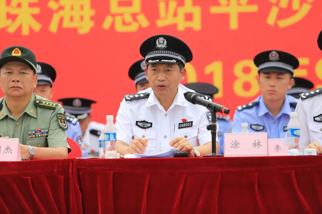 涂林总站长在讲话中代表总站党委和总站全体民警职工,向正式成为光荣