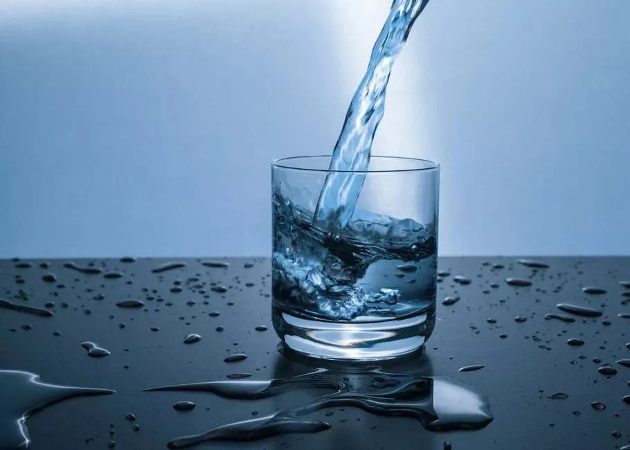 每天喝3升水身体会发生什么变化?