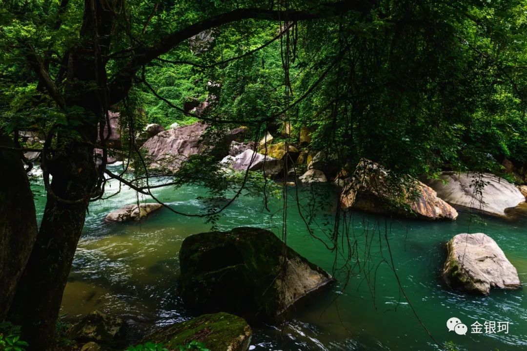 上饶灵山大峡谷汹涌压来