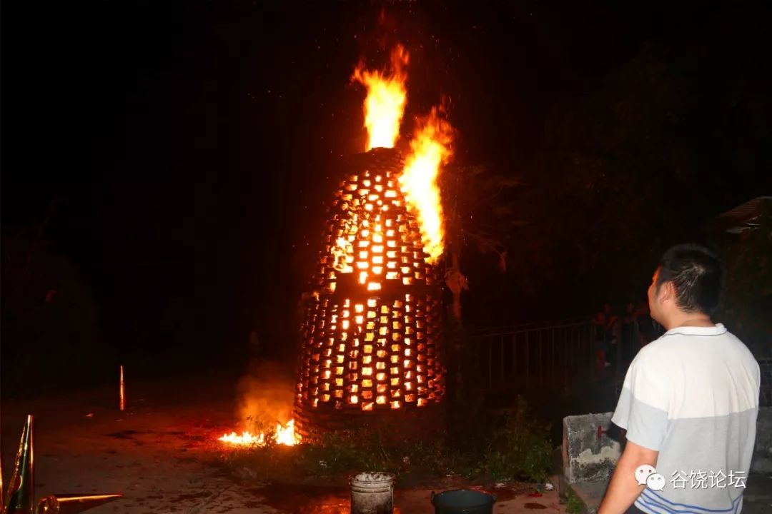 中秋夜,谷饶这两个地方"烧塔",,场面壮观!_节日