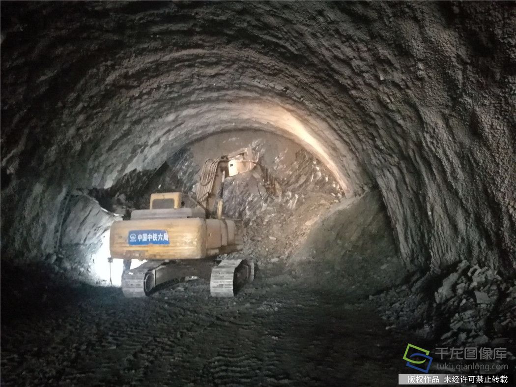蒙华铁路控制性工程——红崖隧道施工现场
