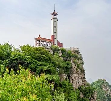 后来当地人民又在狼牙山建造了"五壮士纪念碑".