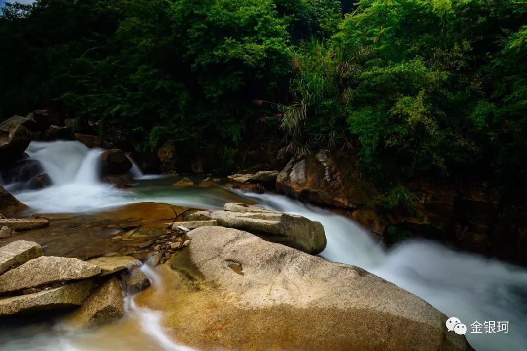 上饶灵山大峡谷汹涌压来