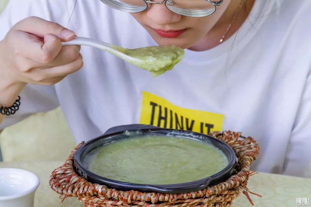 东莞少见的擂茶粥藏在从早到晚的全天街坊茶楼