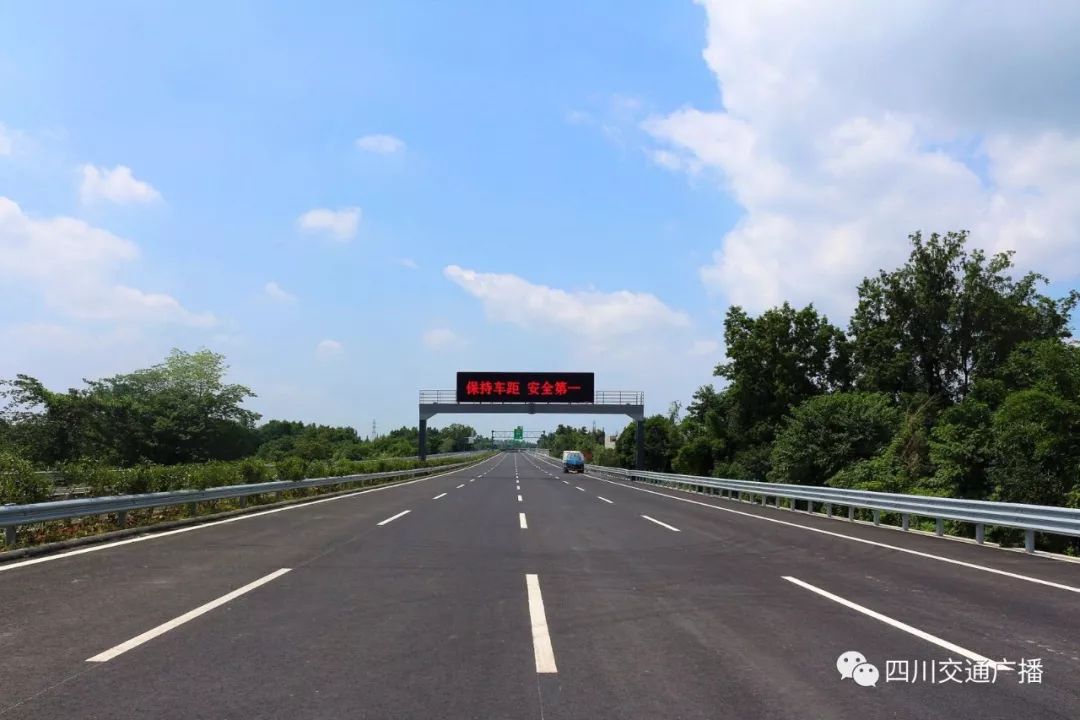 高速公路1g93成渝环线高速泸渝段重庆往泸州方向,合江停车区扩建改造