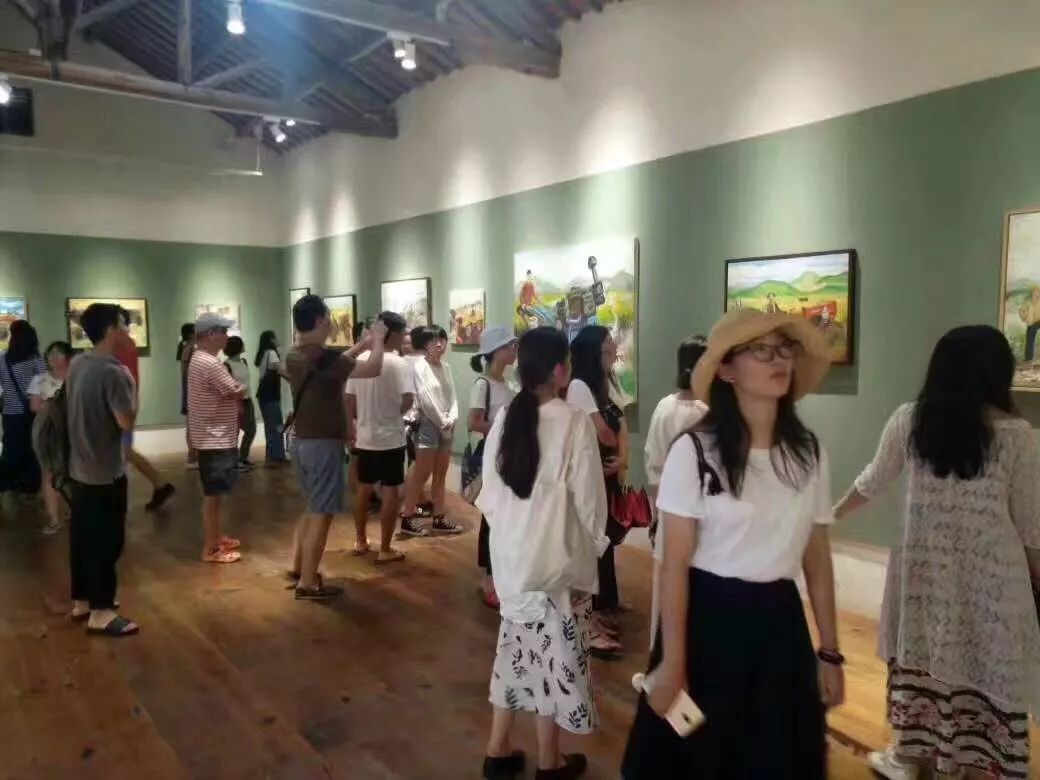 "向日葵下的拖拉机"丁牧儿个展,策展人:崔灿灿