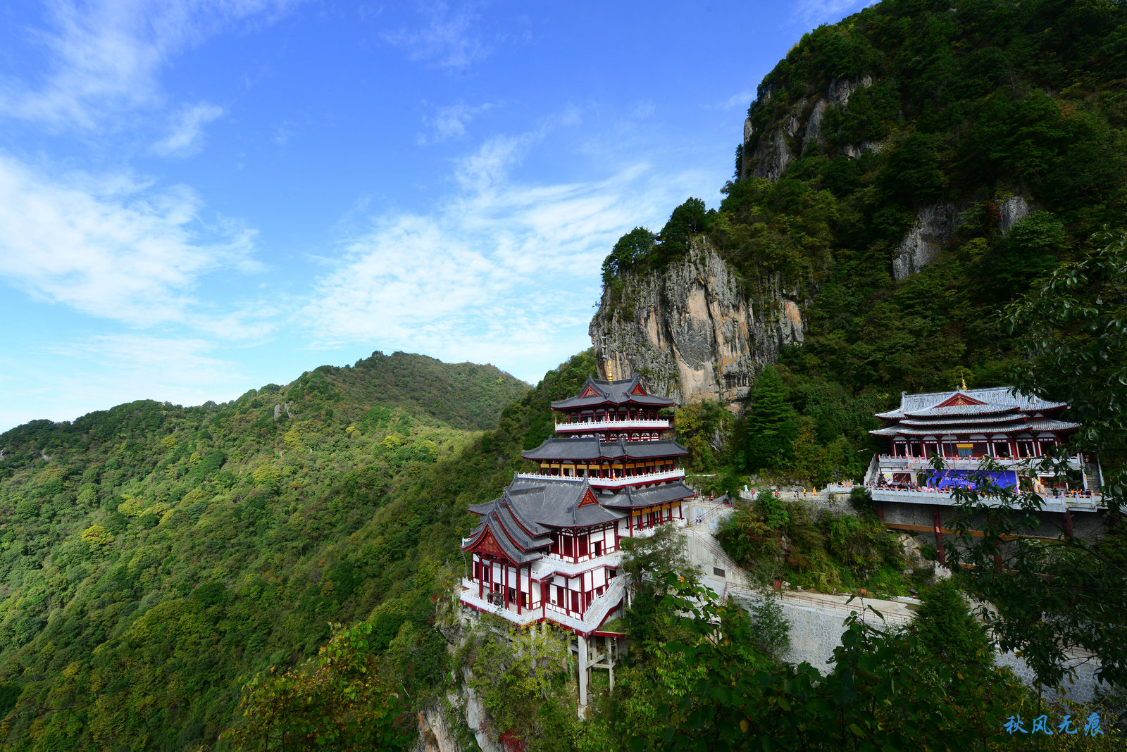 红叶,峭壁宫殿,醉迷南宫山的秦巴秋色里