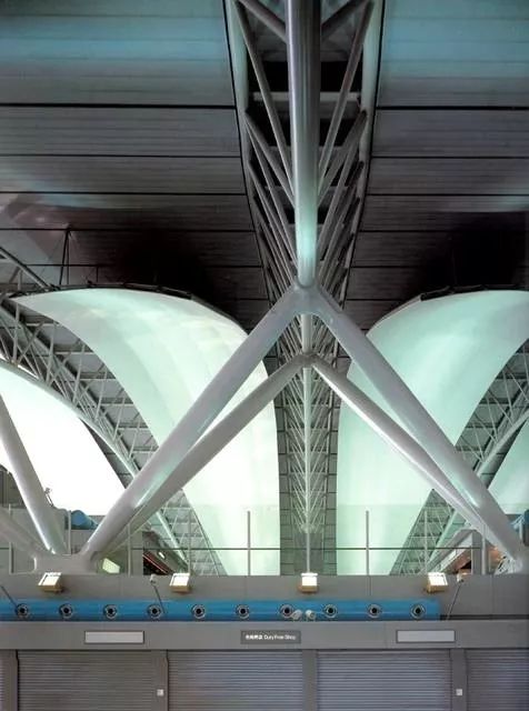结构| 沉没中的……关西机场