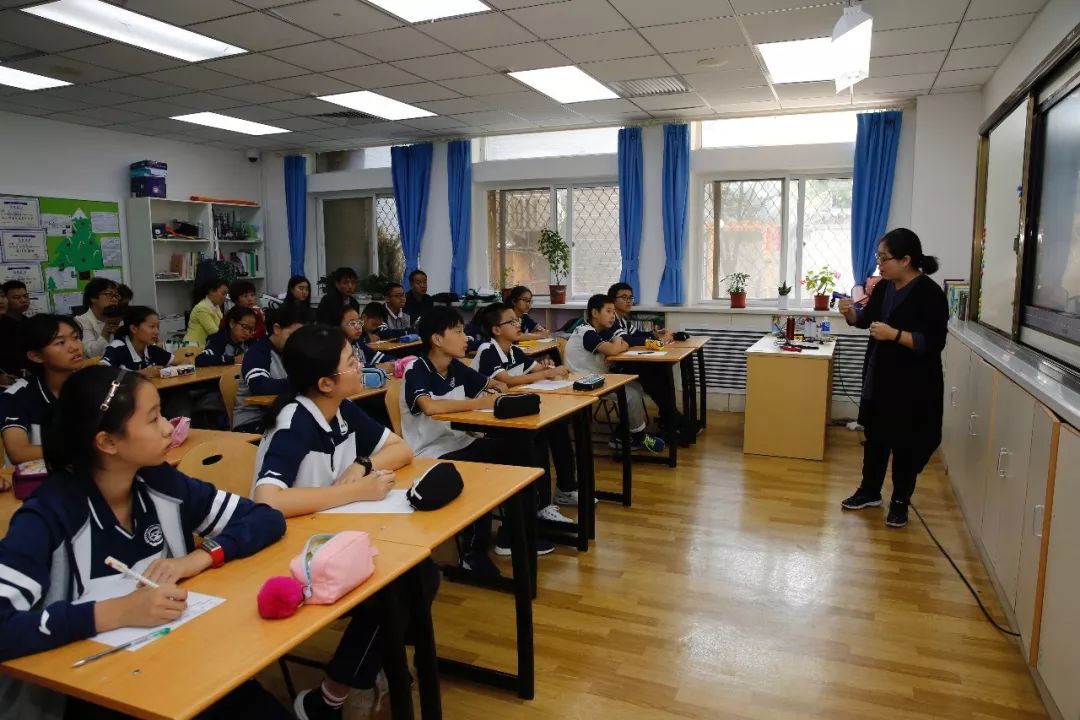 来自全国各地的优秀教师与北京市二十一世纪国际学校来自小学,初中