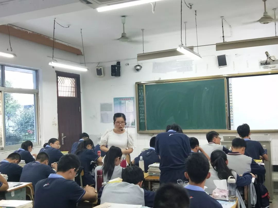 项纸陆主题报告:后续写评改---推进视角草塔中学:何飞军