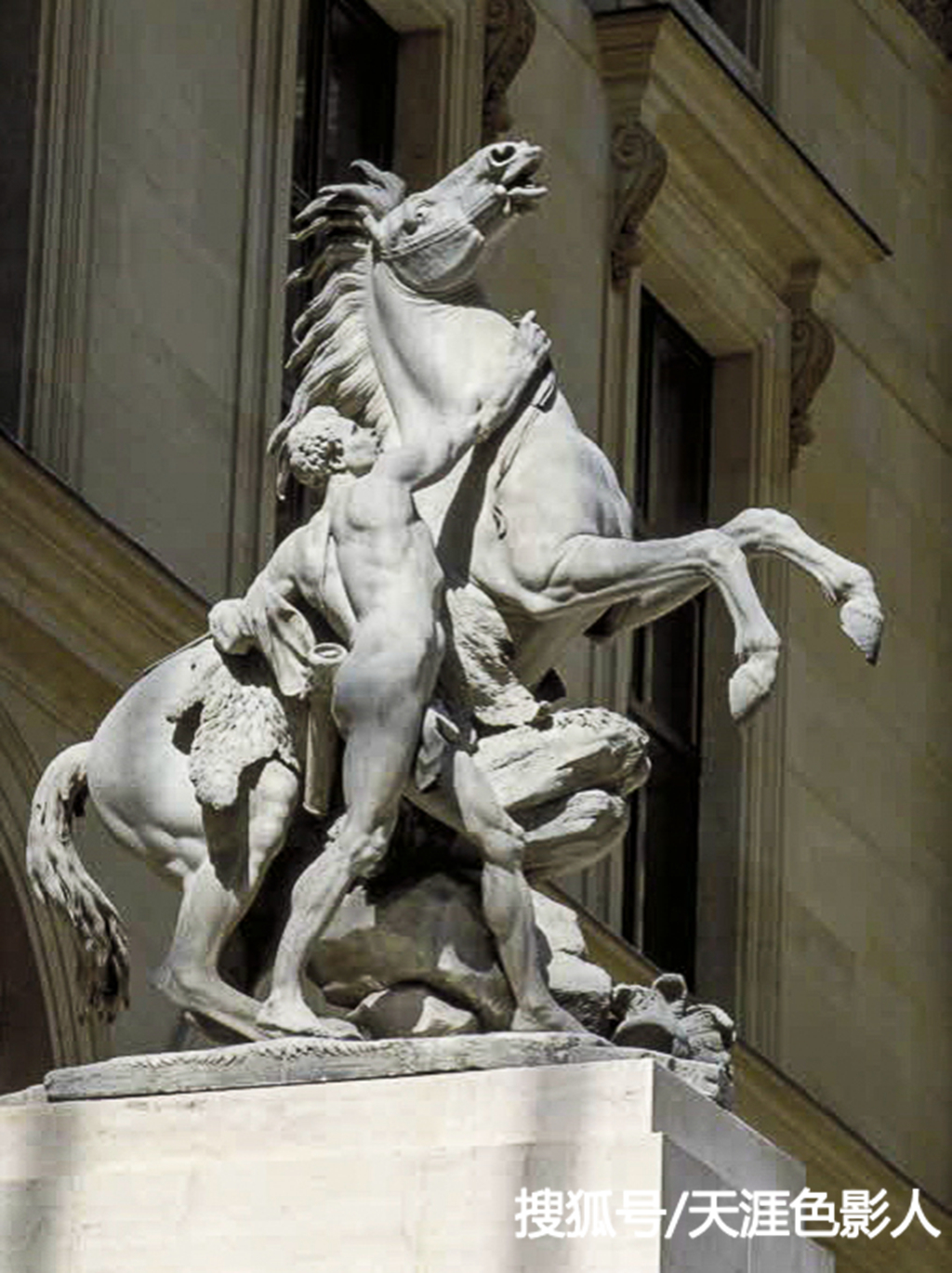 法国卢浮宫的镇馆之宝七座著名的雕塑赏析