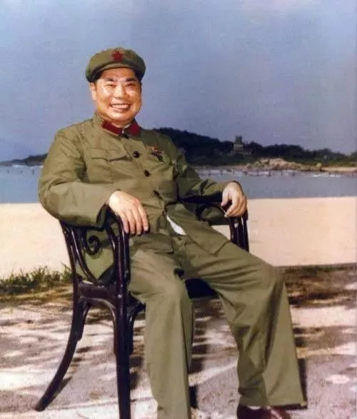 1980年,杨得志调任国防部副部长,解放军总参谋长等职.