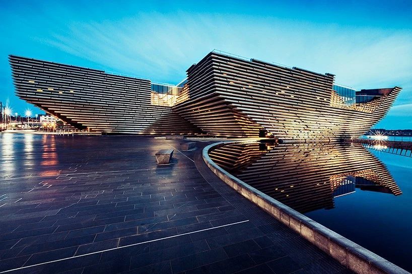 博物馆外观呈复杂的几何造型,其设计灵感来自于苏格兰东北海岸那