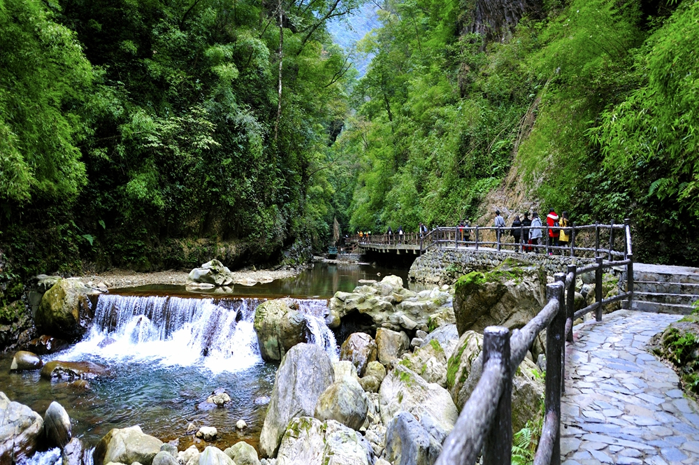 十一起全国5a级景区黑山谷,万盛石林门票降价,快看嗨玩攻略