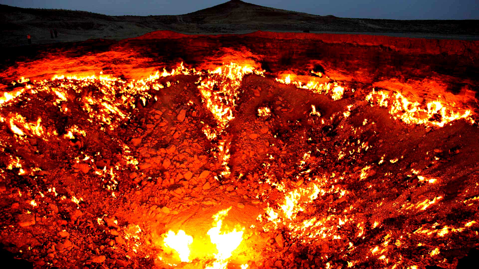 现实中的“地狱之门”：探秘蓝色火焰下的伊真火山 - 知乎