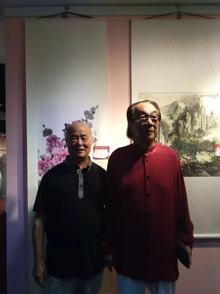 于静波和书法会长徐甲英合影丛茂根作品崔淑玲作品林平作品叶兴民暑期