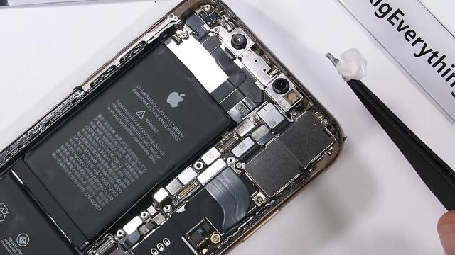 iphonexsmax拆机 电池中国制造却又写日本