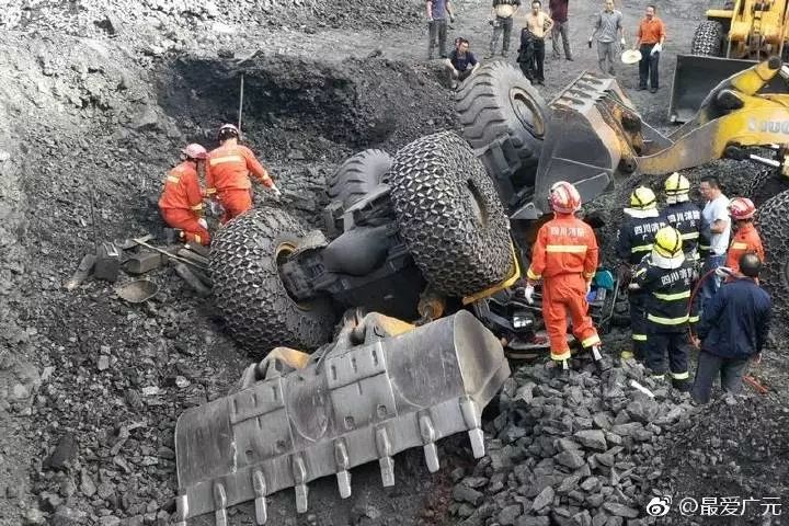 广元旺苍发生一起交通事故,消防官兵迅速出动赶赴现场