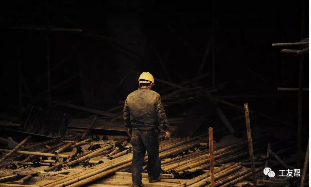 建筑工人在工地的衣食住行你知道多少