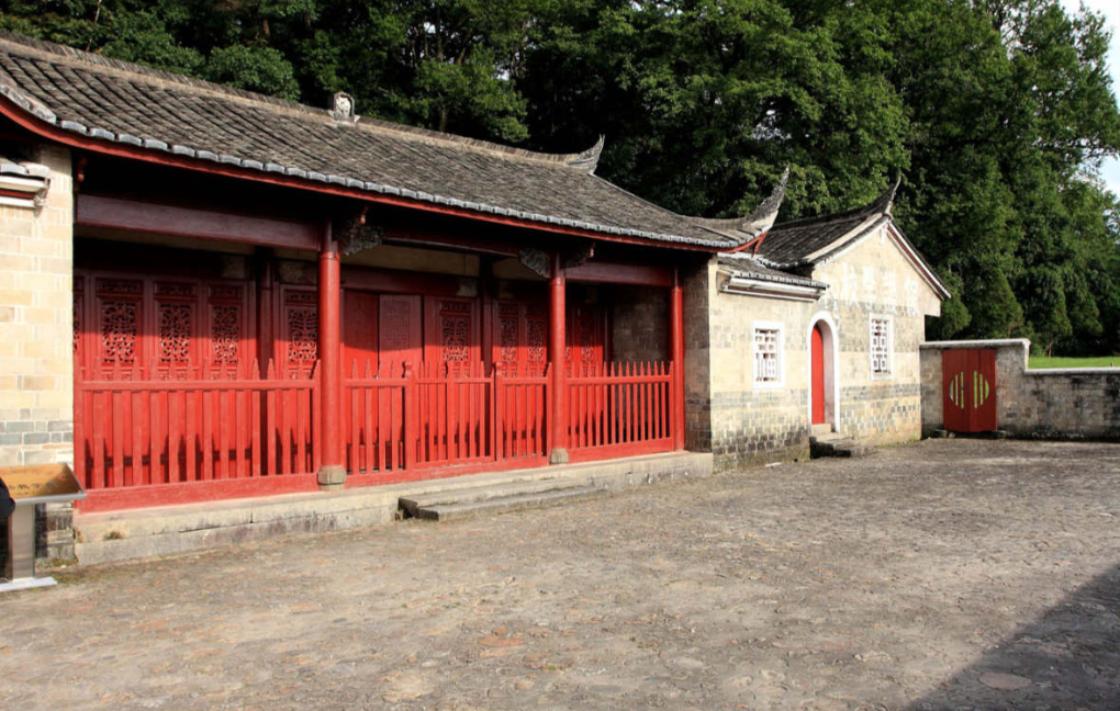 去学习了"古田会议"精神的内涵的红色旅游景点,对增强爱国情怀具有