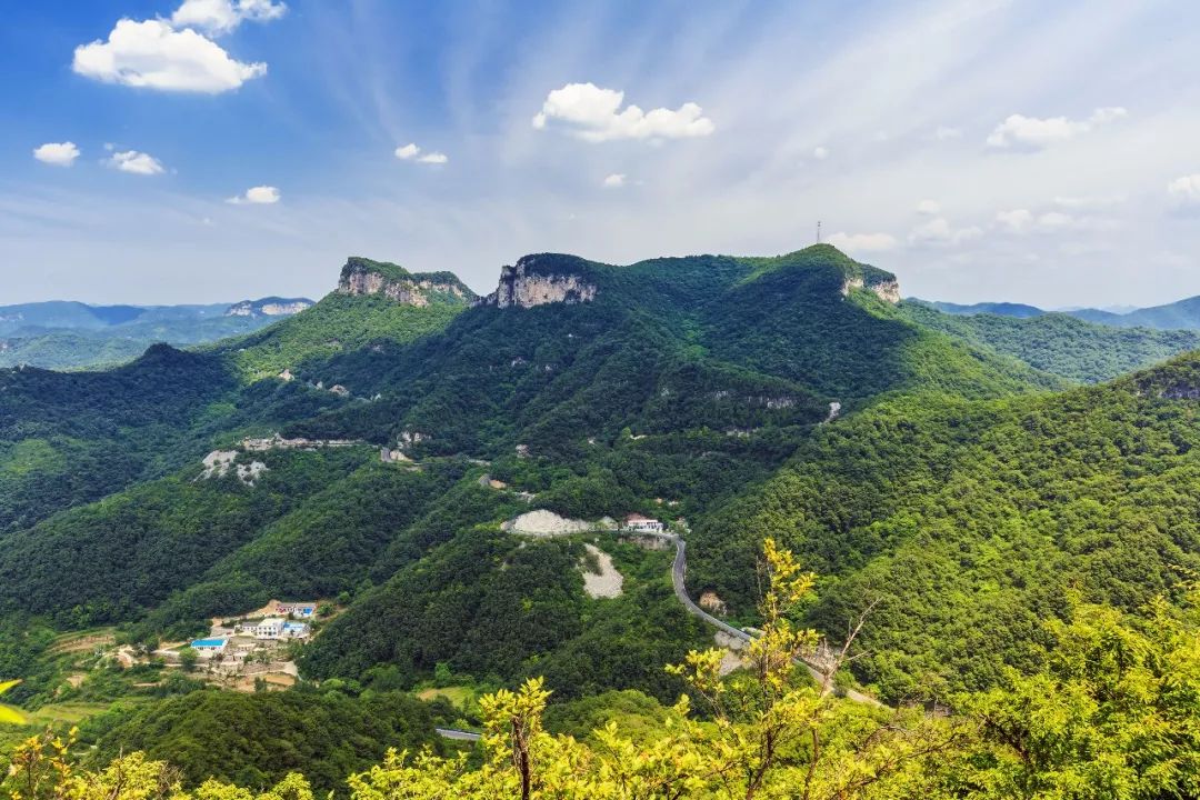 旷奥兼具的"云台地貌"景观