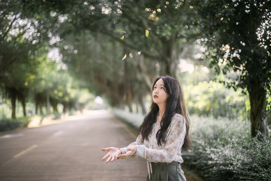 内向的女孩子都是不好意思甚至有点不敢跟自己有好感的男神有什么正面