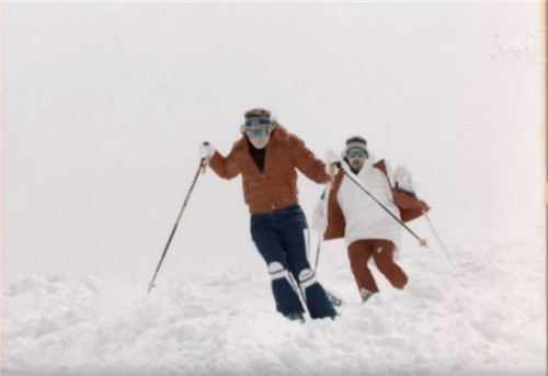 谈球吧体育雪服的前世今生--100年间滑雪服的演变史(图5)