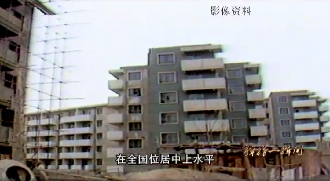 1990年城市人口人均居住面积_1990年的香港城市图(2)